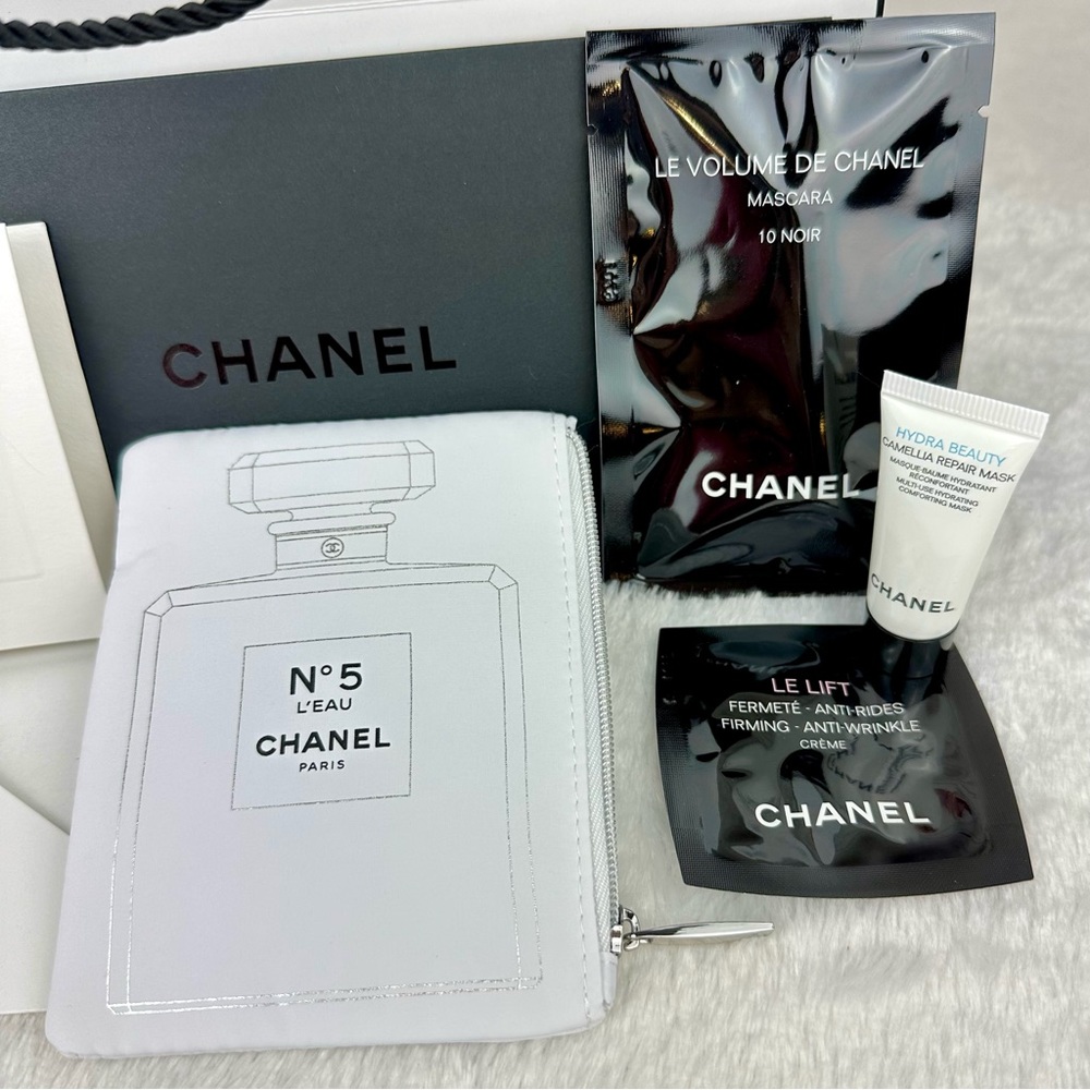 Chanel #5 card holder pouch wallet from the beauty line GIFT SET